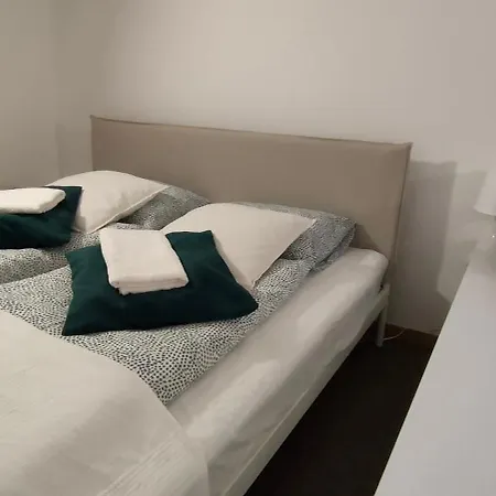 Economic Flat Near The Synagogue