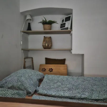 Economic Flat Near The Synagogue Daire *