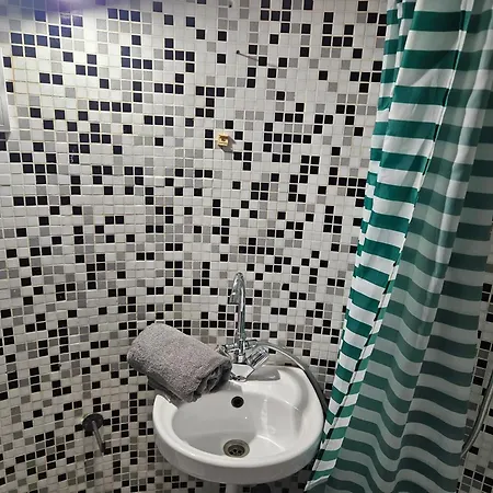 Economic Flat Near The Synagogue Budapeşte