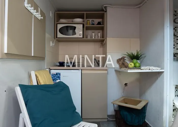 Economic Flat Near The Synagogue