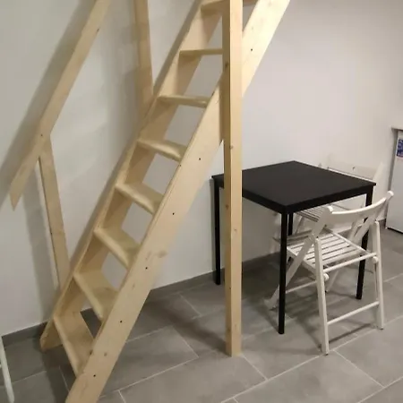 Apartment Economic Flat Near The Synagogue *