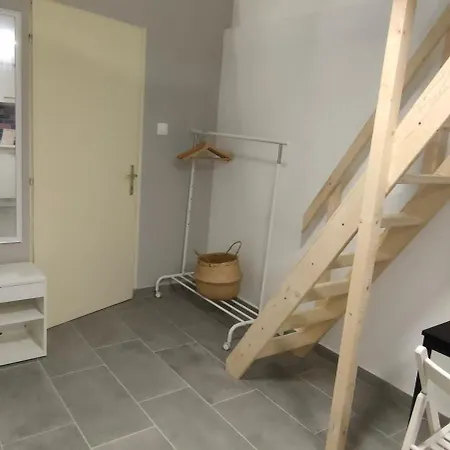 Economic Flat Near The Synagogue Διαμέρισμα