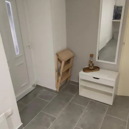 Economic Flat Near The Synagogue 公寓