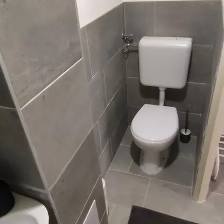 公寓 Economic Flat Near The Synagogue *