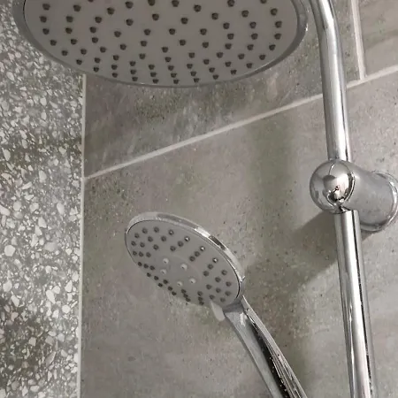 Economic Flat Near The Synagogue * 布达佩斯