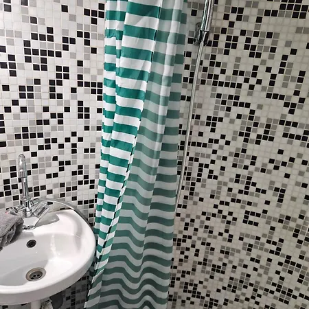 Apartament Economic Flat Near The Synagogue