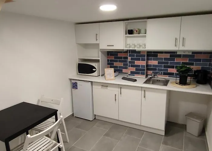 Economic Flat Near The Synagogue * Budapest